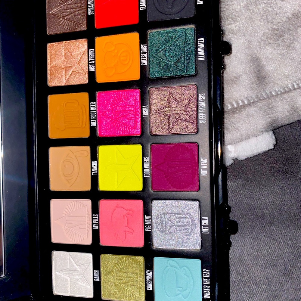 Conspiracy pallette